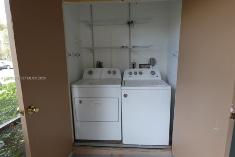 Condo in Miami, Florida, 1 bedroom  № 2040621 - photo 21