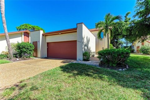 Villa ou maison à vendre à Bradenton, Floride: 3 chambres, 202.25 m2 № 2158029 - photo 2