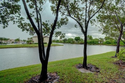 Adosado en venta en Tamarac, Florida, 3 dormitorios, 132.66 m2 № 2035900 - foto 6