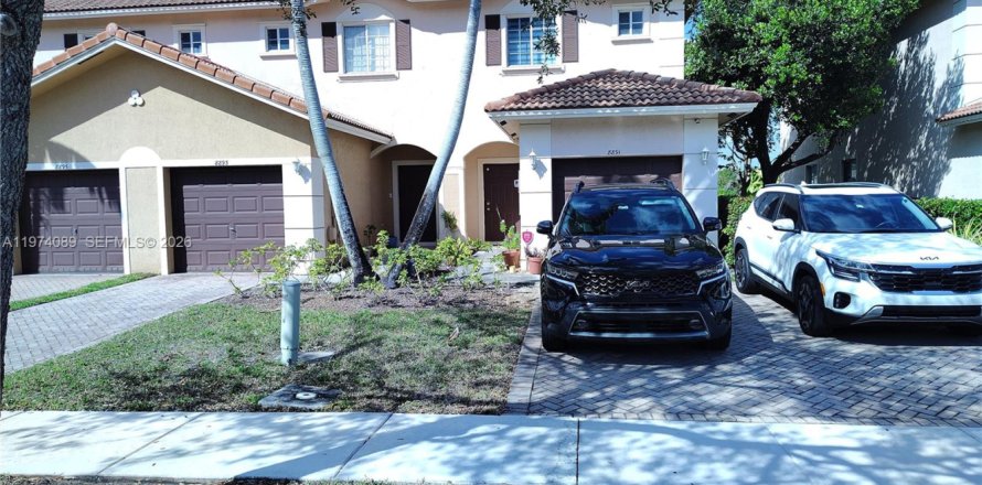 Adosado en Tamarac, Florida 3 dormitorios, 132.66 m2 № 2035900