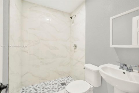 House in Miramar, Florida 4 bedrooms, 149.57 sq.m. № 1990180 - photo 5