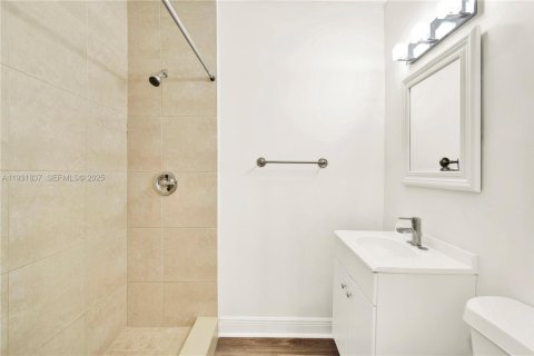 House in Miramar, Florida 4 bedrooms, 149.57 sq.m. № 1990180 - photo 11