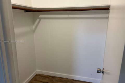 Copropriété à louer à Hollywood, Floride: 1 chambre, 83.43 m2 № 2028755 - photo 16