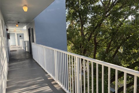 Copropriété à louer à Hollywood, Floride: 1 chambre, 83.43 m2 № 2028755 - photo 2