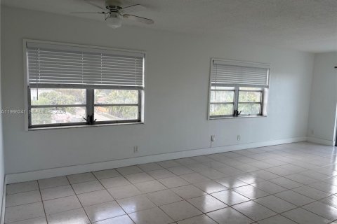 Copropriété à louer à Hollywood, Floride: 1 chambre, 83.43 m2 № 2028755 - photo 6