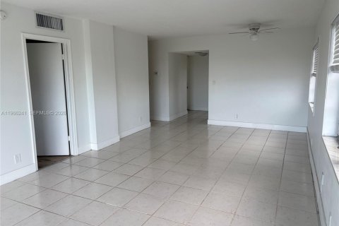 Copropriété à louer à Hollywood, Floride: 1 chambre, 83.43 m2 № 2028755 - photo 14