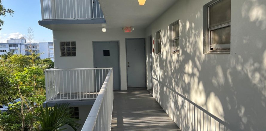 Condo à Hollywood, Floride, 1 chambre  № 2028755