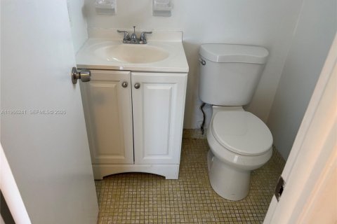 Copropriété à louer à Hollywood, Floride: 1 chambre, 83.43 m2 № 2028755 - photo 4