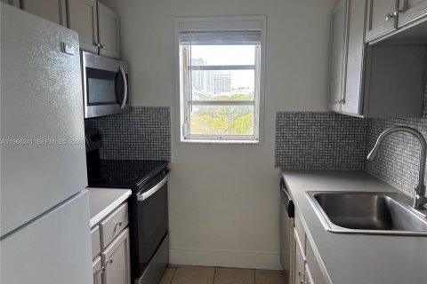 Copropriété à louer à Hollywood, Floride: 1 chambre, 83.43 m2 № 2028755 - photo 9