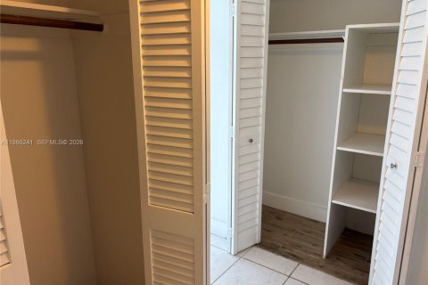Copropriété à louer à Hollywood, Floride: 1 chambre, 83.43 m2 № 2028755 - photo 3