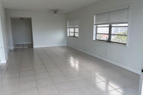 Copropriété à louer à Hollywood, Floride: 1 chambre, 83.43 m2 № 2028755 - photo 13