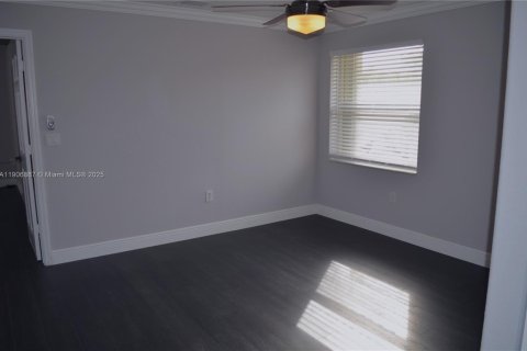 Снять в аренду виллу или дом в Пемброк-Пайнс, Флорида 3 спальни, 205.5м2, № 1963306 - фото 10