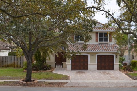 Снять в аренду виллу или дом в Пемброк-Пайнс, Флорида 3 спальни, 205.5м2, № 1963306 - фото 1