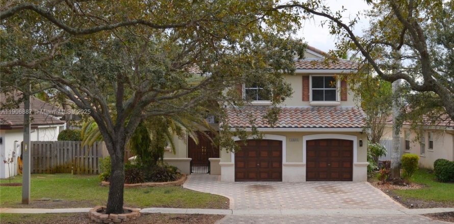 Дом в Пемброк-Пайнс, Флорида 3 спальни, 205.5м2 № 1963306