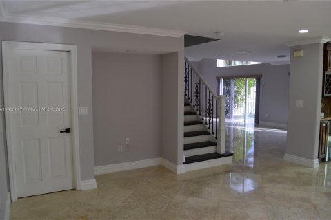 Снять в аренду виллу или дом в Пемброк-Пайнс, Флорида 3 спальни, 205.5м2, № 1963306 - фото 7