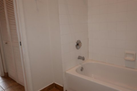 Townhouse in Fort Lauderdale, Florida 2 bedrooms, 106.74 sq.m. № 2173045 - photo 23