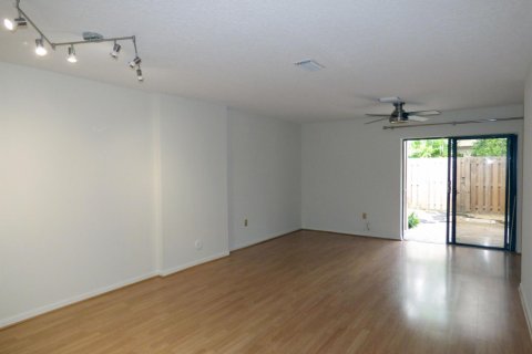 Townhouse in Fort Lauderdale, Florida 2 bedrooms, 106.74 sq.m. № 2173045 - photo 12