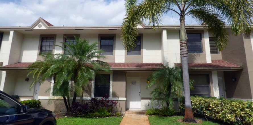 Townhouse in Fort Lauderdale, Florida 2 bedrooms, 106.74 sq.m. № 2173045