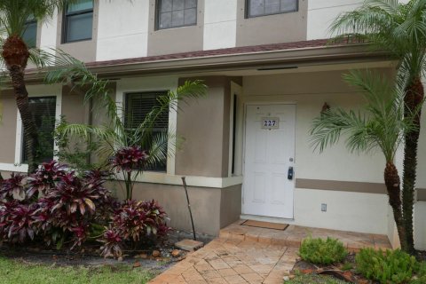Townhouse in Fort Lauderdale, Florida 2 bedrooms, 106.74 sq.m. № 2173045 - photo 2