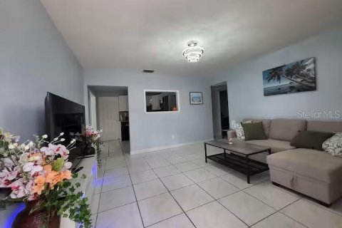 Casa en venta en Saint Petersburg, Florida, 4 dormitorios, 128.02 m2 № 2123022 - foto 3