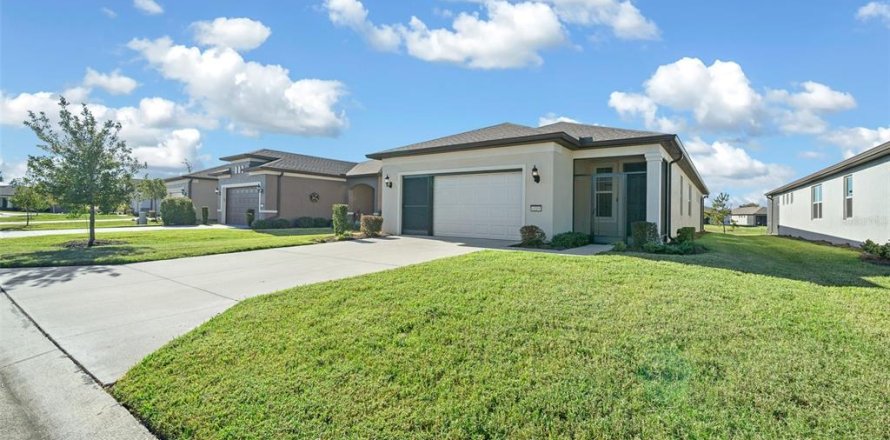 House in Ocala, Florida 2 bedrooms, 153.85 sq.m. № 1518077