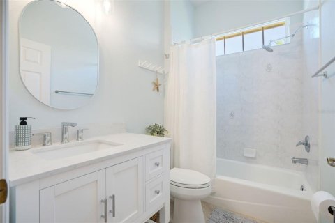 House in Sarasota, Florida 3 bedrooms, 191.38 sq.m. № 1736638 - photo 22