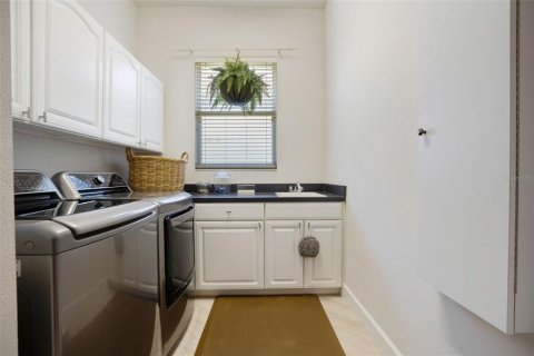 House in Sarasota, Florida 3 bedrooms, 191.38 sq.m. № 1736638 - photo 24