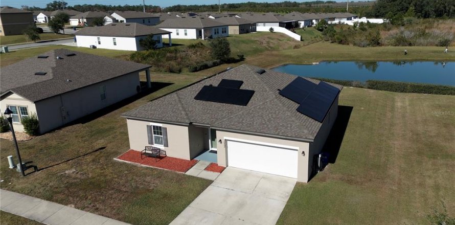 House in Groveland, Florida 3 bedrooms, 146.41 sq.m. № 2110932