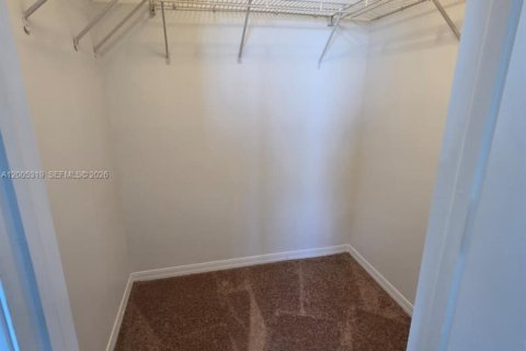 Снять в аренду кондоминиум в Пемброк-Пайнс, Флорида 2 спальни, 104.98м2, № 2073875 - фото 13