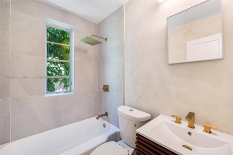 Condominio en venta en Miami Beach, Florida, 37.16 m2 № 1984287 - foto 2