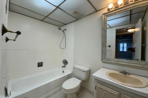 Condo in North Miami, Florida, 1 bedroom  № 1955974 - photo 10