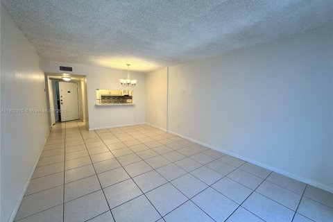 Condo in North Miami, Florida, 1 bedroom  № 1955974 - photo 5