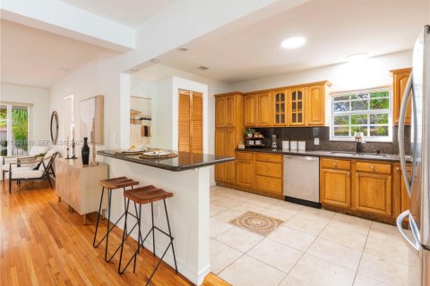 House in Miami Springs, Florida 3 bedrooms, 150.87 sq.m. № 1992614 - photo 10