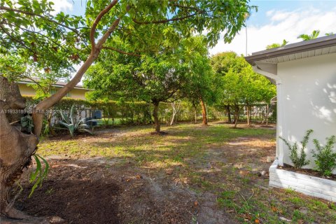 House in Miami Springs, Florida 3 bedrooms, 150.87 sq.m. № 1992614 - photo 28