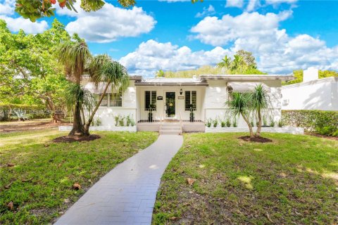 House in Miami Springs, Florida 3 bedrooms, 150.87 sq.m. № 1992614 - photo 2