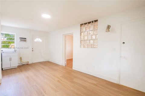 House in Miami Springs, Florida 3 bedrooms, 150.87 sq.m. № 1992614 - photo 25