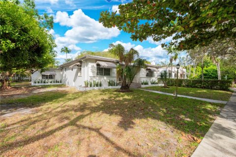 House in Miami Springs, Florida 3 bedrooms, 150.87 sq.m. № 1992614 - photo 4