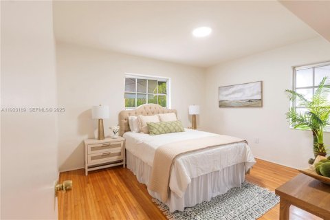 House in Miami Springs, Florida 3 bedrooms, 150.87 sq.m. № 1992614 - photo 14