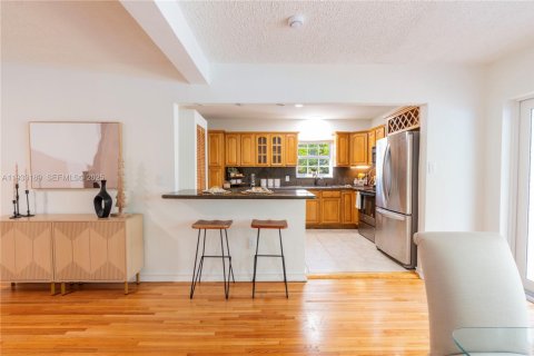 House in Miami Springs, Florida 3 bedrooms, 150.87 sq.m. № 1992614 - photo 8