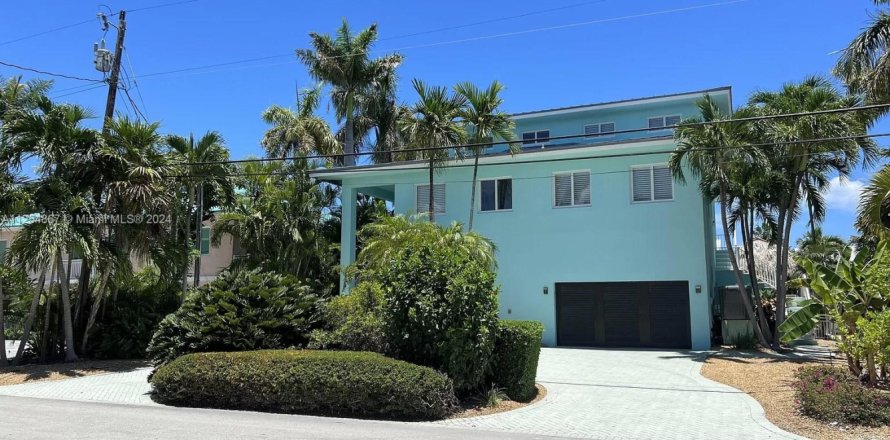 Villa ou maison à Marathon, Floride 4 chambres, 418.06 m2 № 1694012