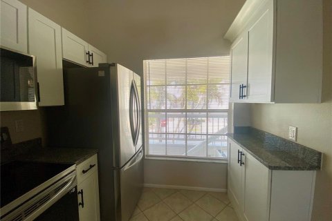 Condominio en alquiler en Treasure Island, Florida, 2 dormitorios, 90.12 m2 № 1759975 - foto 8
