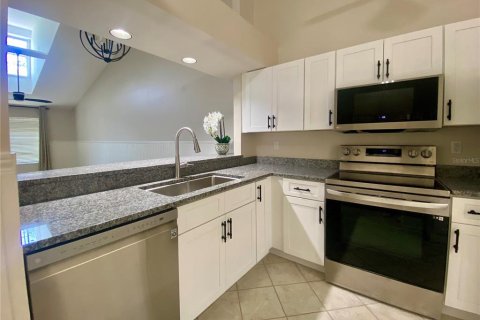 Condominio en alquiler en Treasure Island, Florida, 2 dormitorios, 90.12 m2 № 1759975 - foto 11