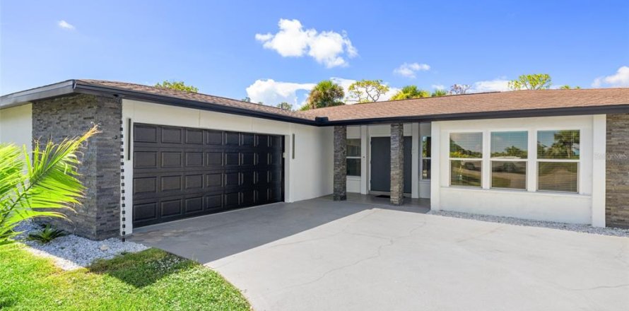 House in Rotonda, Florida 3 bedrooms, 161.28 sq.m. № 1886780
