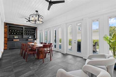 House in Winter Garden, Florida 5 bedrooms, 505.48 sq.m. № 1829765 - photo 25