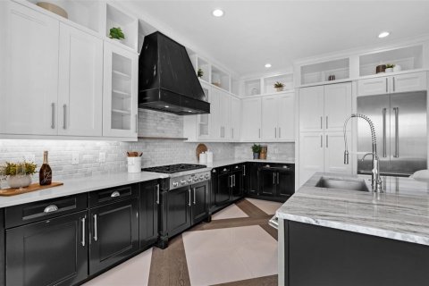 House in Winter Garden, Florida 5 bedrooms, 505.48 sq.m. № 1829765 - photo 17