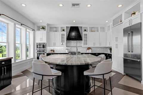 House in Winter Garden, Florida 5 bedrooms, 505.48 sq.m. № 1829765 - photo 15
