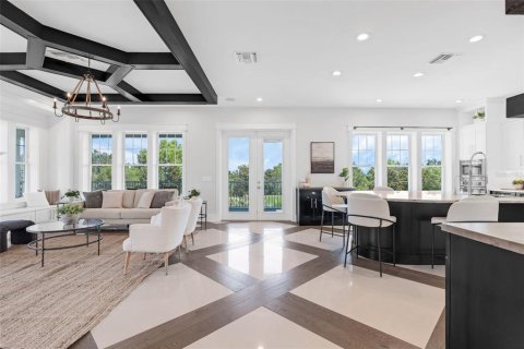 House in Winter Garden, Florida 5 bedrooms, 505.48 sq.m. № 1829765 - photo 11