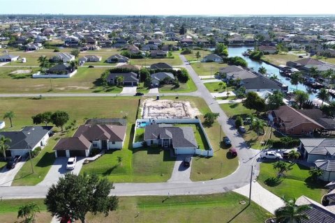 Terrain à Cape Coral, Floride № 2162826