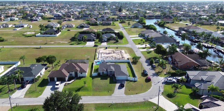 Land in Cape Coral, Florida № 2162826