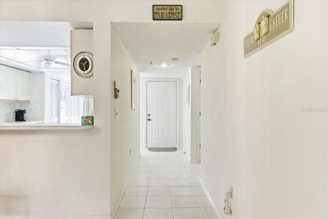 Condo in Bradenton, Florida, 2 bedrooms  № 2142325 - photo 11